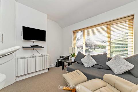 2 bedroom flat to rent, Waverley Road, St Albans, Hertfordshire