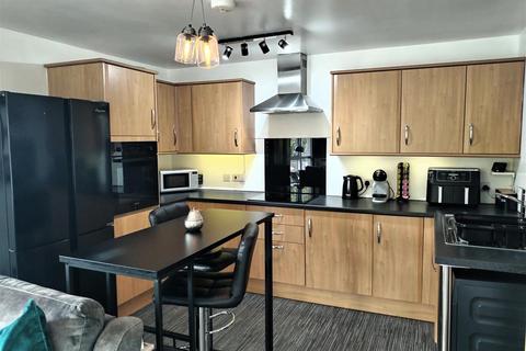 2 bedroom apartment for sale, Mariners Court, Lamberts Road, Marina, Swansea