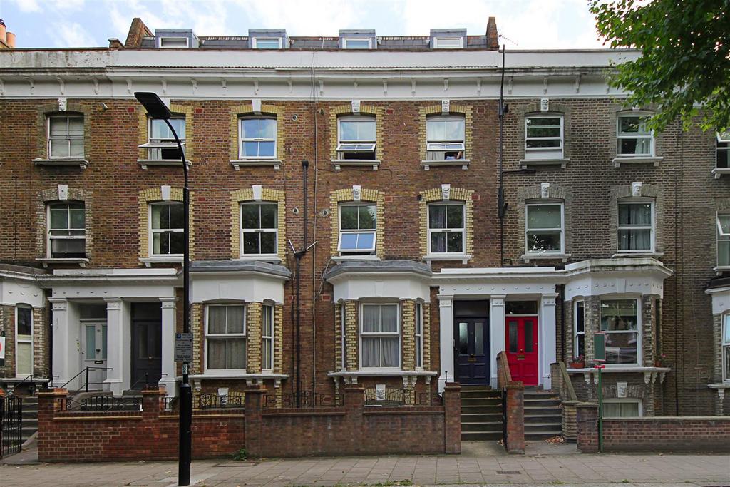 Loftus Road, W12 2 bed flat £2,000 pcm (£462 pw)