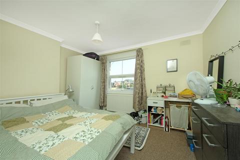 2 bedroom flat to rent, Loftus Road, W12