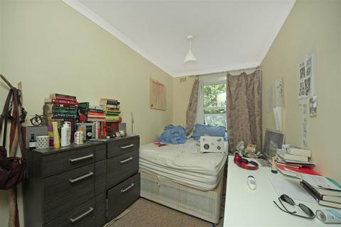 2 bedroom flat to rent, Loftus Road, W12