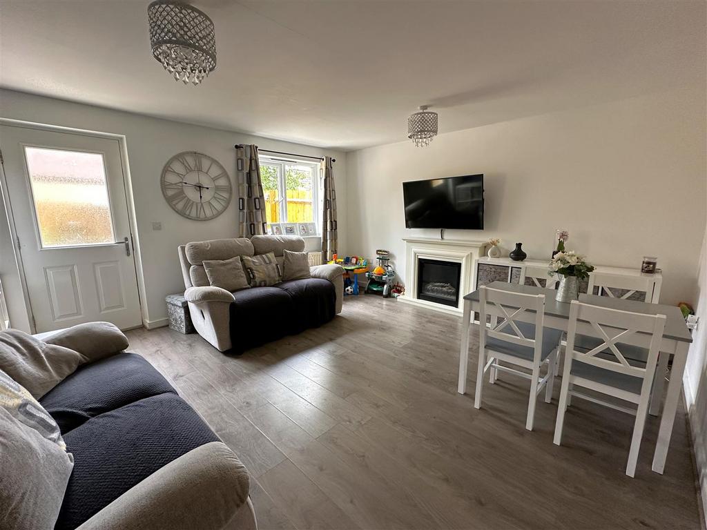 Lounge/Dining Room