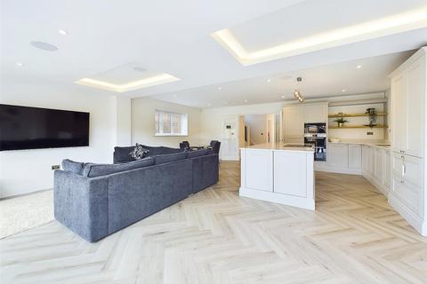 4 bedroom detached house for sale, Wolsey Drive, Walton-On-Thames