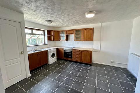 3 bedroom terraced house to rent, St. Barbaras Walk, Newton Aycliffe