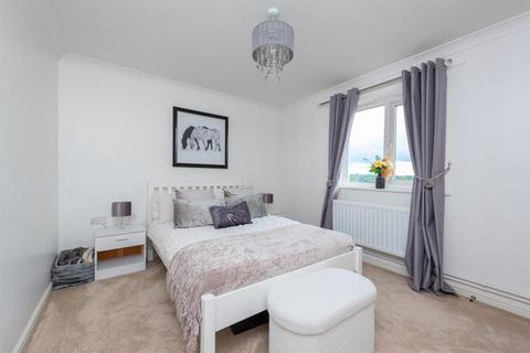 2 bedroom flat for sale, Rossetti Close, Basingstoke RG24