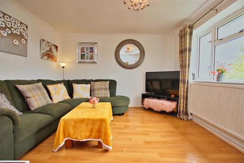 2 bedroom maisonette for sale, Elmwood Avenue,Borehamwood