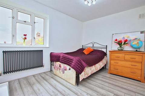 2 bedroom maisonette for sale, Elmwood Avenue,Borehamwood