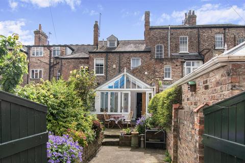 4 bedroom house for sale, Portland Street, Off Gillygate