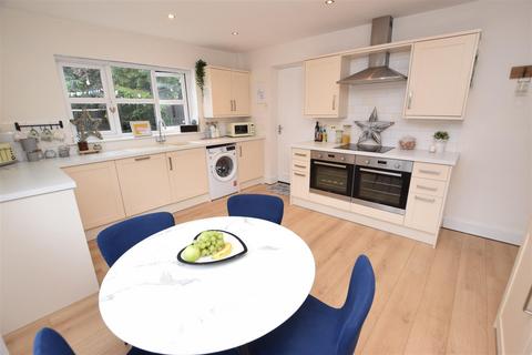 4 Carlton Road, Healing, Grimsby, DN41 7PH