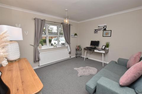 4 Carlton Road, Healing, Grimsby, DN41 7PH