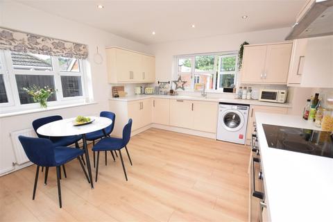 4 Carlton Road, Healing, Grimsby, DN41 7PH