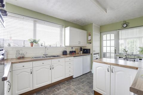 2 bedroom detached bungalow for sale, Ardleigh Close, Rise Park NG5