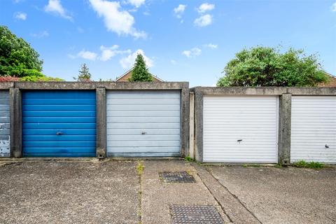 45 Delaporte Close, Epsom, KT17 4AF