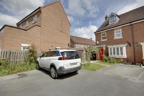 3 bedroom end of terrace house for sale, Harewood Crest, Brough