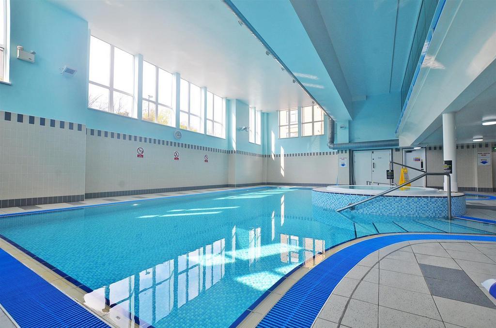 Pool1.jpg