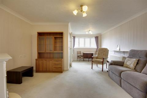 2 bedroom flat for sale, Hudson Court, Hessle