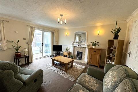 8 Bishops Way, Mirfield, WF14 0BJ