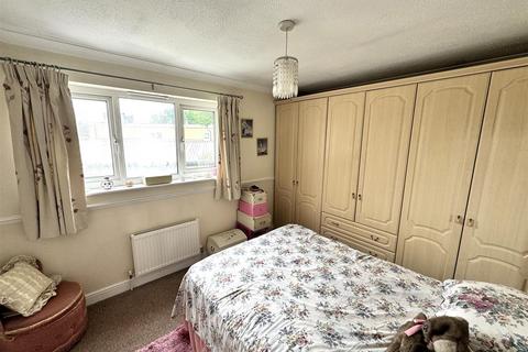 8 Bishops Way, Mirfield, WF14 0BJ