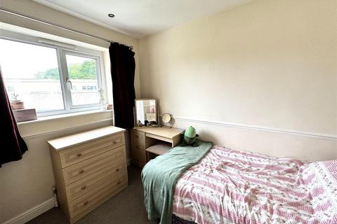8 Bishops Way, Mirfield, WF14 0BJ