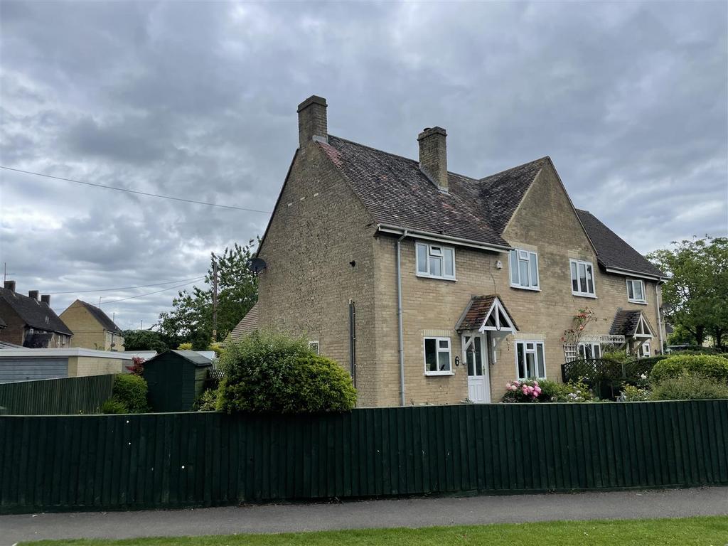 Springvale, BourtonOnTheWater 3 bed semidetached house for sale £
