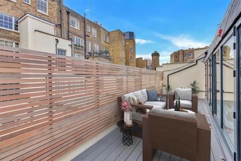 4 bedroom mews to rent, Wilton Row, London SW1X