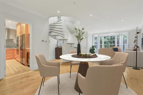 4 bedroom mews to rent, Wilton Row, London SW1X