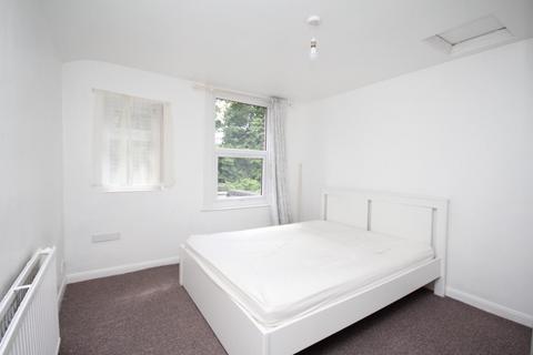 2 bedroom flat to rent, Lichfield Road, Cricklewood