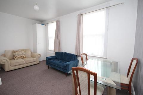 2 bedroom flat to rent, Lichfield Road, Cricklewood