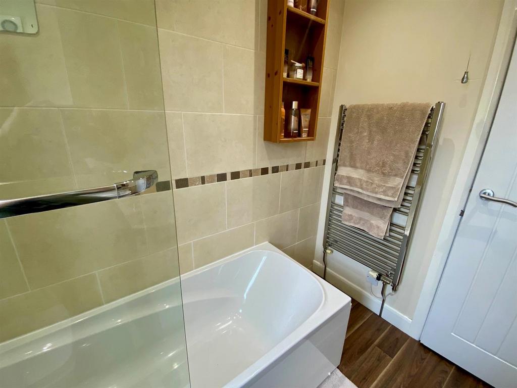 Bathroom 1.jpg