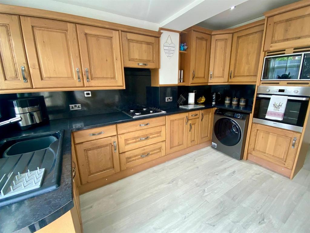 Kitchen 3.jpg