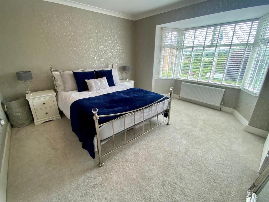 Bed 1.jpg