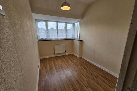 3 bedroom terraced house to rent, Oval Road North, Dagenham RM10