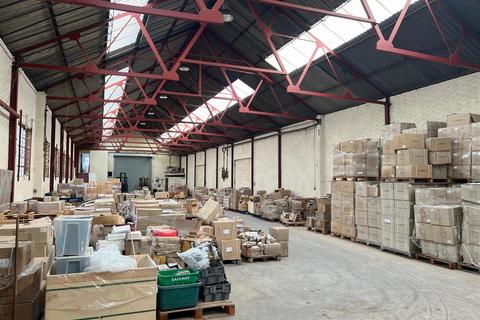 Warehouse to rent, Southfields Road, Dunstable