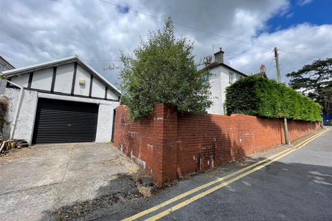 4 bedroom semi-detached house for sale, Old Road, Llanelli