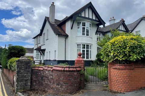 4 bedroom semi-detached house for sale, Old Road, Llanelli