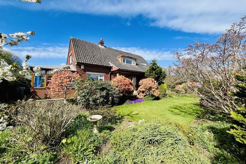 4 bedroom detached house for sale, Fixby Park Drive, Huddersfield HD2