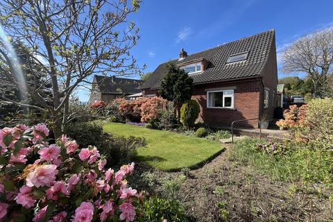 4 bedroom detached house for sale, Fixby Park Drive, Huddersfield HD2
