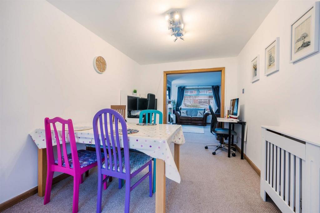 7 Ellaleen Grove, Crossford, KY12 8QQ 3 bed semidetached house for