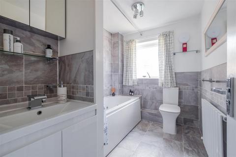 24 The Orchards, Brighouse, HD6 3NZ