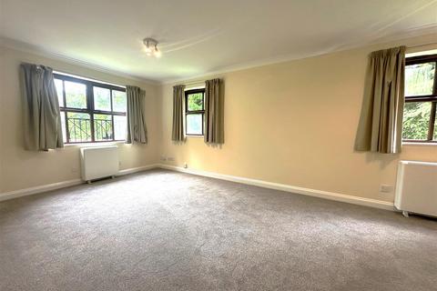 2 bedroom flat for sale, Orphanage Road, Watford WD24