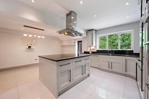 5 bedroom detached house for sale, Woodlands Close, Apperley Bridge BD10