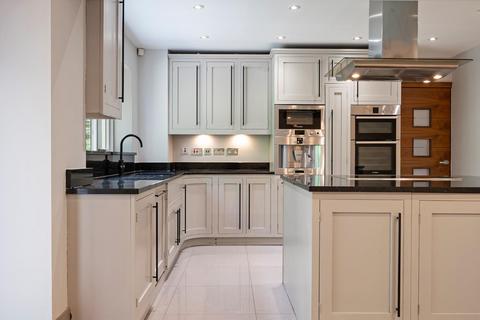 5 bedroom detached house for sale, Woodlands Close, Apperley Bridge BD10