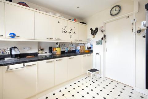 20 Parklands, Trowbridge, BA14 8NR