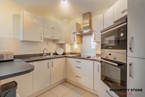 1 bedroom apartment for sale, Tudor Rose Court, South Parade, Southsea, PO4 0DE