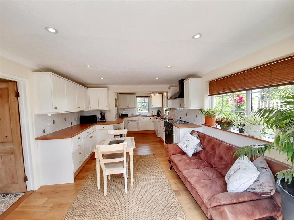 Kitchen / breakfast room