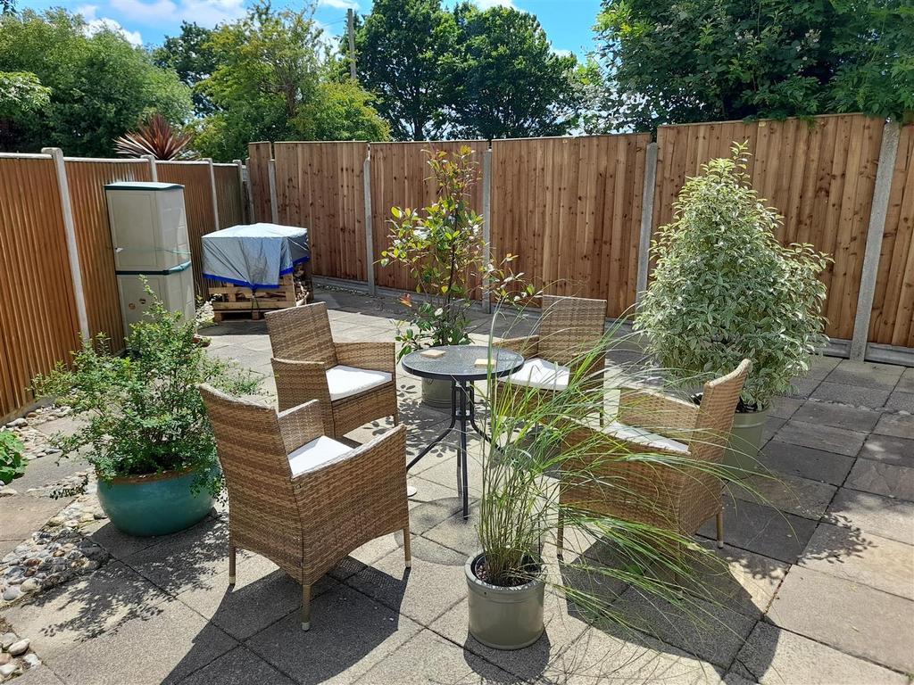 Rear garden 2.jpg