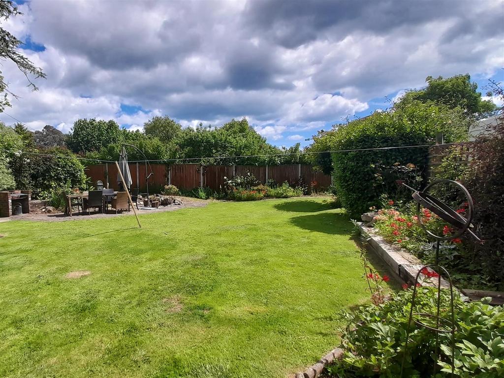 Rear garden 4a.jpg