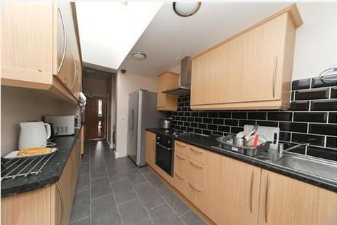 1 bedroom in a house share to rent, Saxon Road, Southall UB1