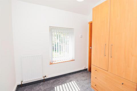 3 bedroom terraced house to rent, Raisen Hall Road, Sheffield S5