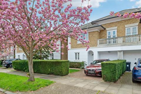 30 Fitzroy Crescent, London, W4 3EL